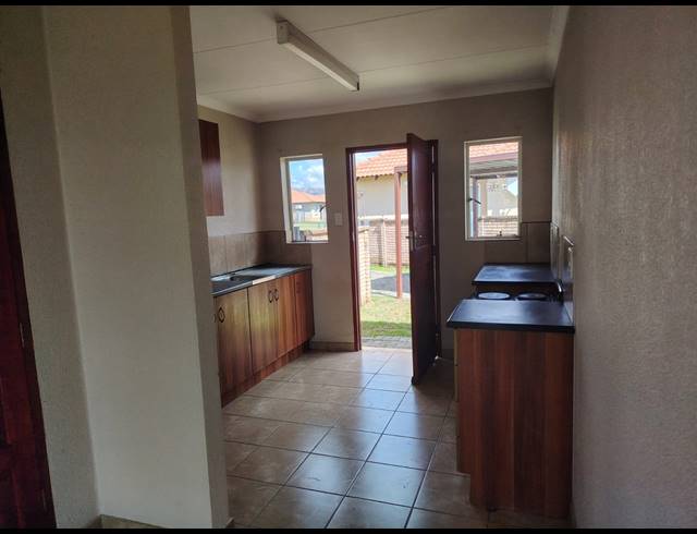 3 BEDROOM TOWNHOUSE FOR SALE IN WATERKLOOF HILL ESTATE